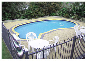 SMALL RIO KIDNEY SHAPE POOL