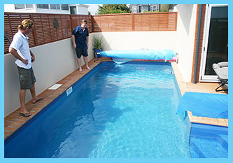 "L" SHAPE POOL TO FIT A SMALL TOWNHOUSE GARDEN 