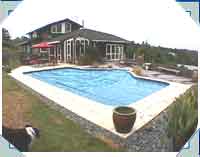 Based on a 16'x32' (4.8x9.6)Mercury Model, Chris added a central area with walk-out steps to give this Greenhithe pool a bit of individuality! The pool is fitted with a floating Thermobubble Cover